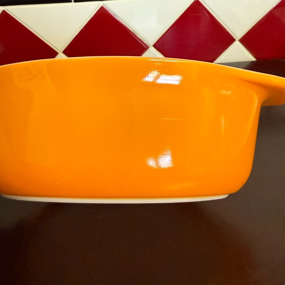 Vintage Pyrex Orange Oval 1 1/2 qt casserole dish. 043 - Picture 6 of 13